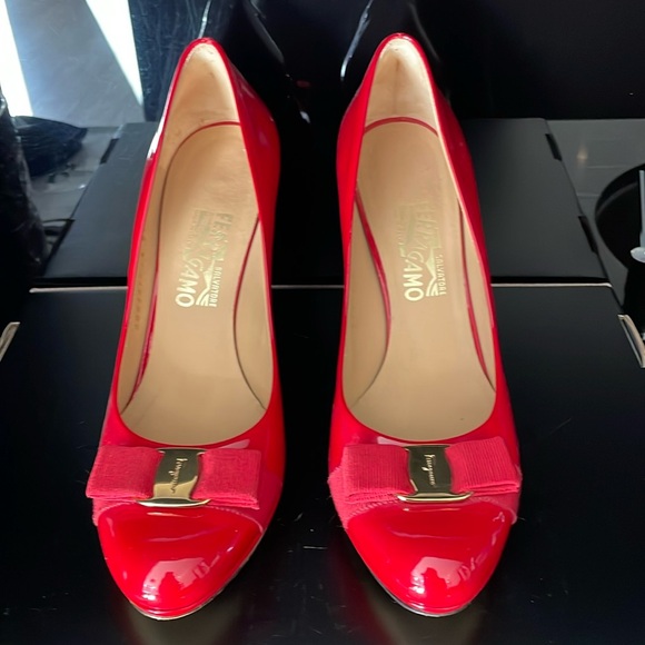 Salvatore Ferragamo red patent leather pumps - Picture 1 of 6